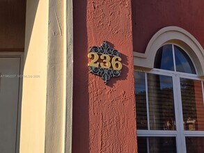 11405 NW 62nd Terrace in Doral, FL - Building Photo - Building Photo