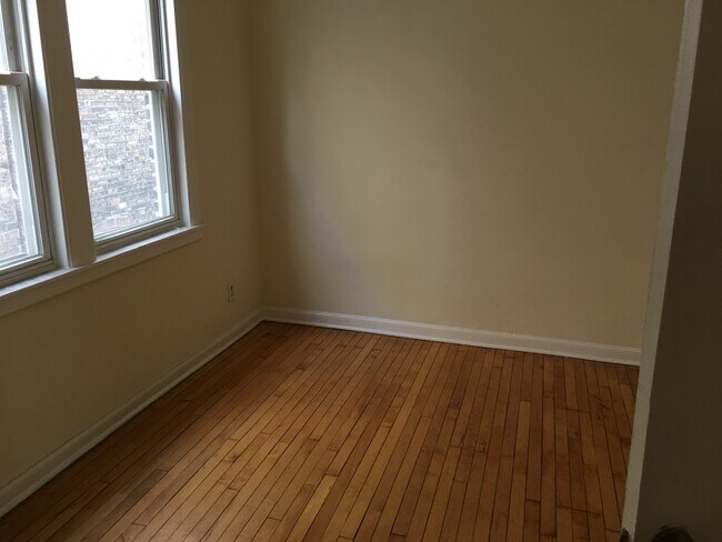 1008 N Mozart St-Unit -First floor in Chicago, IL - Building Photo - Building Photo