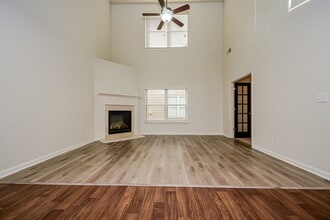 185 Stillwood Dr in Newnan, GA - Building Photo - Building Photo