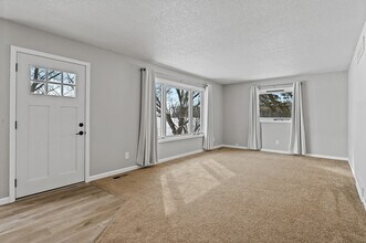 9402 65th St NE in Otsego, MN - Foto de edificio - Building Photo