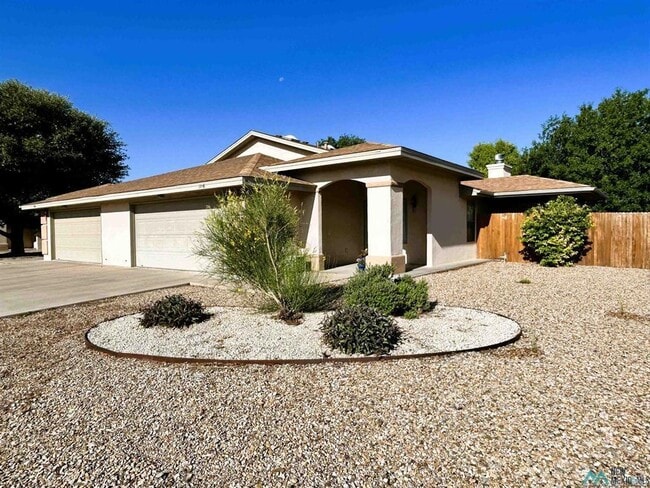 3206 N Richardson Ave