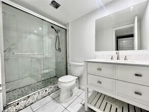 8450 Lagos De Campo Blvd in Tamarac, FL - Building Photo - Building Photo