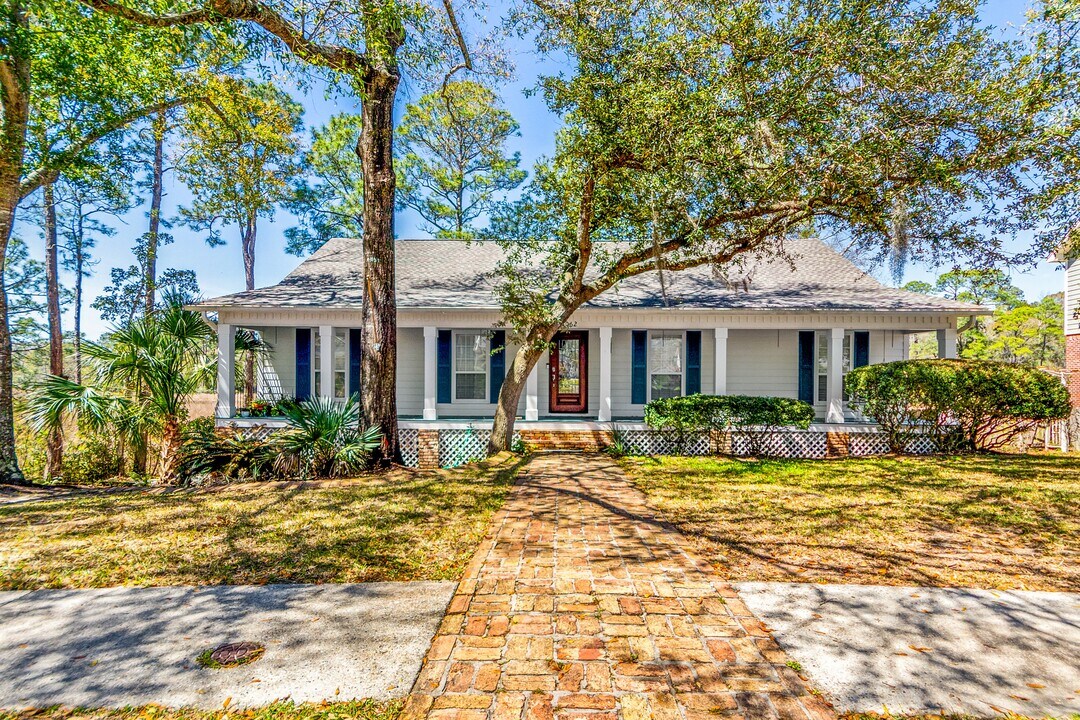 1062 Conley Cir in Ocean Springs, MS - Building Photo
