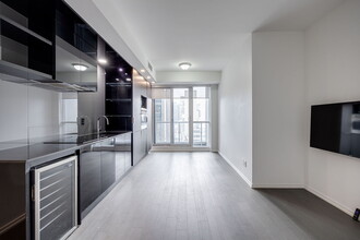 70 Temperance St in Toronto, ON - Building Photo - Building Photo
