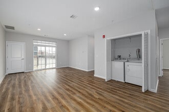 The Metropolitan in Elizabeth, NJ - Building Photo - Interior Photo