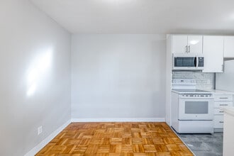 Ashby Apartments in Toronto, ON - Building Photo - Interior Photo