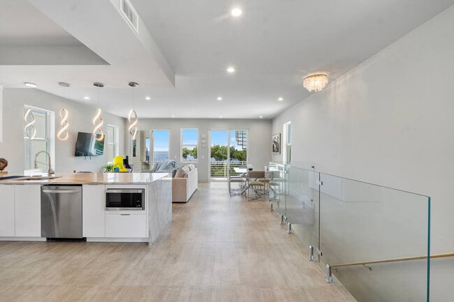 99 Seaside Ave in Key Largo, FL - Building Photo - Building Photo