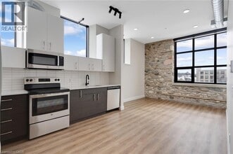 15 Main St in Cambridge, ON - Building Photo - Building Photo