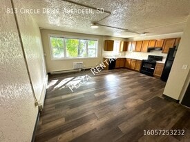 1011 N 2nd St in Aberdeen, SD - Building Photo
