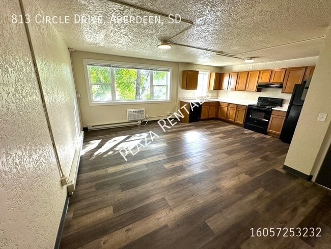property at 1007 N 2nd St