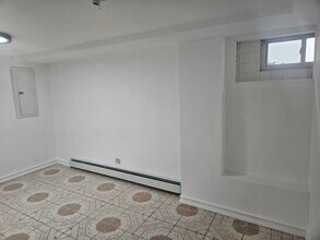 624 Covert Ave in New Hyde Park, NY - Building Photo - Building Photo