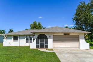 1705 SE 8th Terrace in Cape Coral, FL - Building Photo