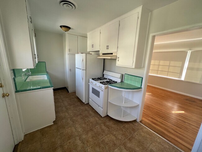 2506 Drake St in Bakersfield, CA - Building Photo - Building Photo