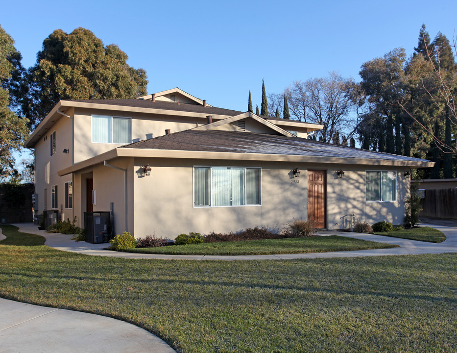 2928 Norcade Cor in Sacramento, CA - Foto de edificio