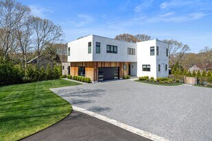 130 Highview Dr in Sag Harbor, NY - Building Photo