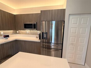 4900 NW 83rd Path in Doral, FL - Building Photo - Building Photo