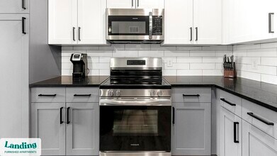 14041 Hyatt Rd in Jacksonville, FL - Building Photo - Building Photo