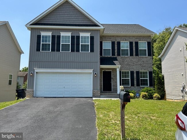 8366 Leighburn Dr in Hollins, VA - Building Photo - Building Photo
