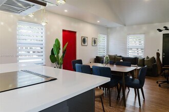 1040 NW 120th St in North Miami, FL - Building Photo - Building Photo