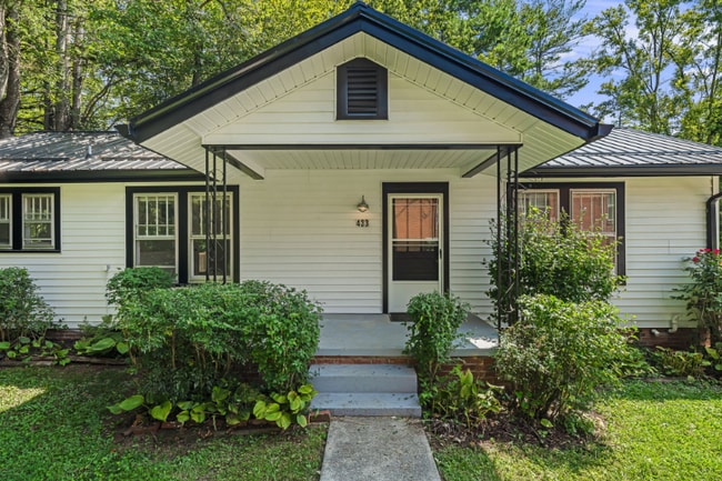 433 S Broad St in Brevard, NC - Foto de edificio - Building Photo