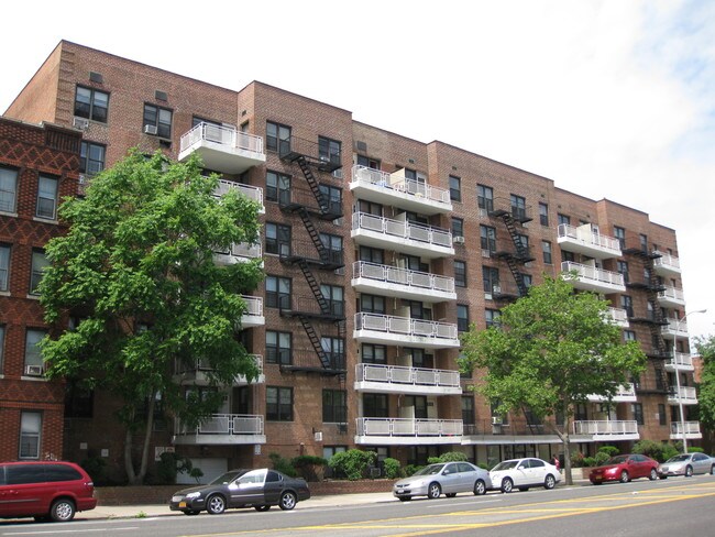 450 Rockaway Pky in Brooklyn, NY - Foto de edificio - Building Photo