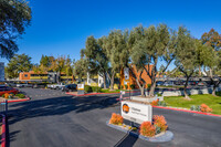 Villatree Apartments in Tempe, AZ - Foto de edificio - Building Photo