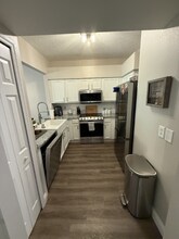 18133 Paradise Point Dr in Tampa, FL - Building Photo - Building Photo