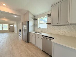 2609 W Rochelle Rd in Irving, TX - Building Photo - Building Photo