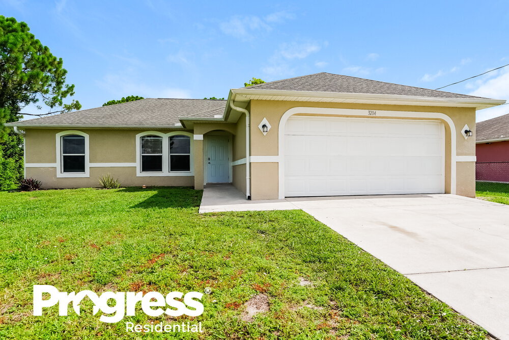 3204 18th St SW in Lehigh Acres, FL - Building Photo