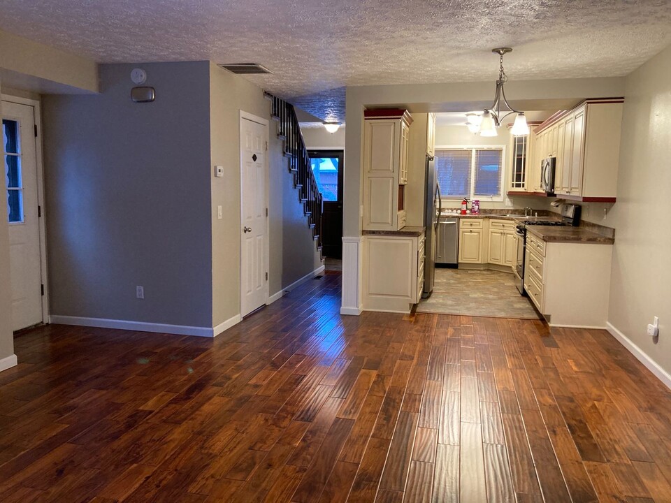 12301 Johns Rd in Anchorage, AK - Building Photo