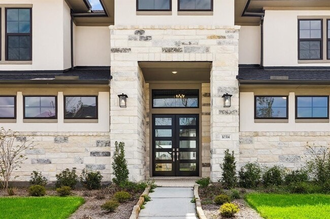 10314 Forest Lake Dr in Sienna, TX - Building Photo - Building Photo