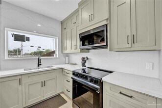 26 Bicentennial Blvd in McAllen, TX - Building Photo - Building Photo