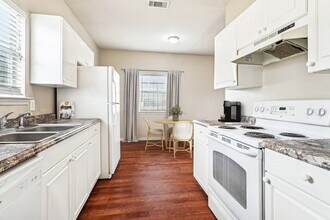 102 Royal St in Waveland, MS - Building Photo - Building Photo