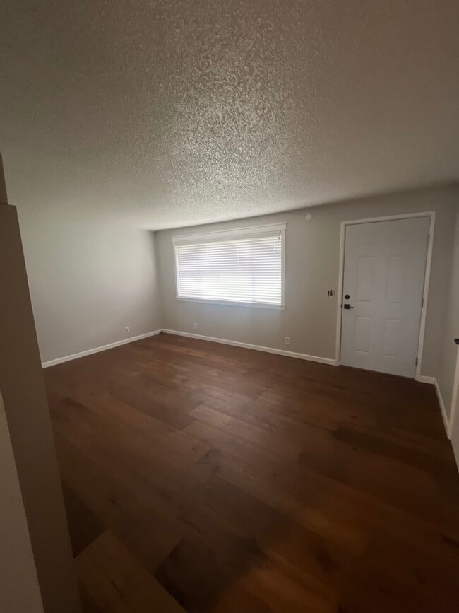 13075 Avon Allen Rd in Mount Vernon, WA - Foto de edificio - Building Photo