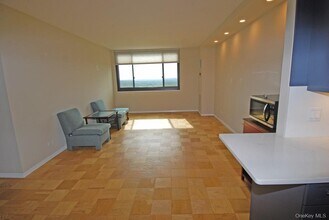 269-10 Grand Central Pkwy in Queens, NY - Building Photo - Building Photo