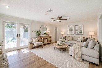 1715 Woodland Park Dr in Houston, TX - Building Photo - Building Photo