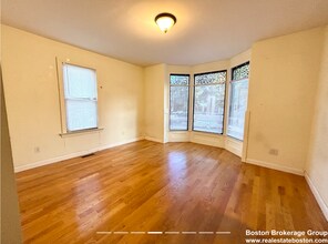 1568 Tremont St, Unit P1 in Boston, MA - Foto de edificio - Building Photo