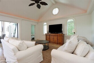 2201 Beacon Ln in Naples, FL - Building Photo - Building Photo