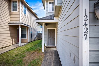 12427 Oriole Lake Way in Houston, TX - Building Photo - Building Photo