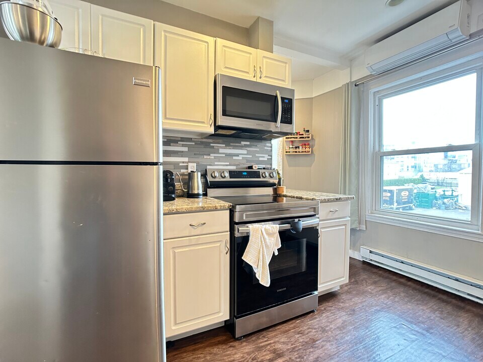 31 Adamson St, Unit 2 in Boston, MA - Foto de edificio