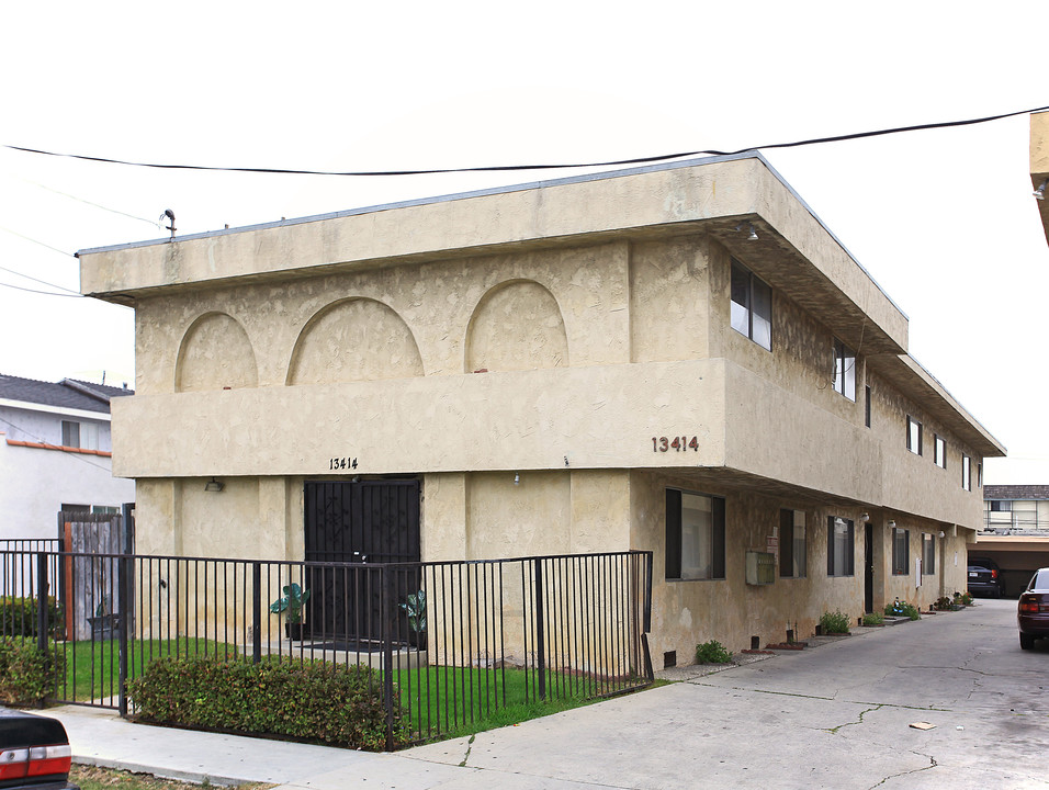 13414 Roselle Ave in Hawthorne, CA - Building Photo