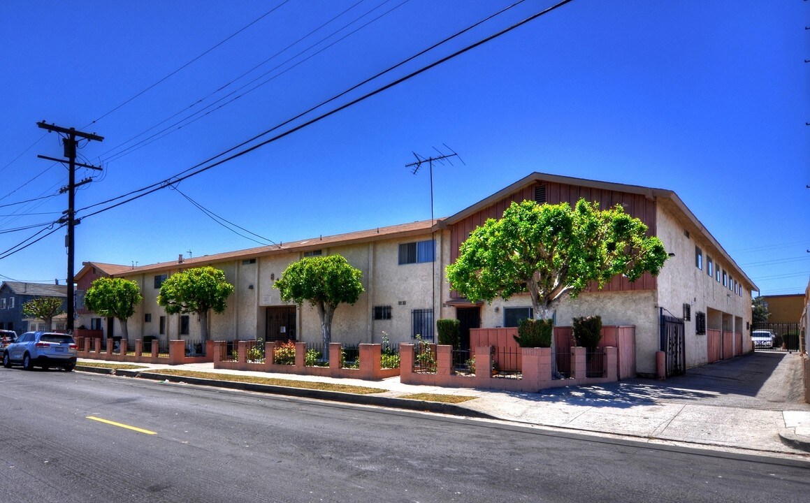 840 W Colden Ave in Los Angeles, CA - Foto de edificio