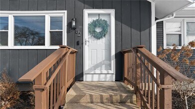 82 Primrose Dr in East Greenwich, RI - Building Photo - Building Photo