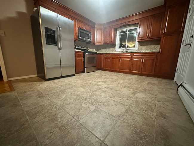 135 Rainbow Rd in Bridgeport, CT - Building Photo - Building Photo