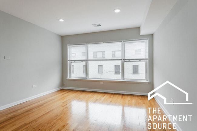 6535 N Mozart St in Chicago, IL - Building Photo - Building Photo
