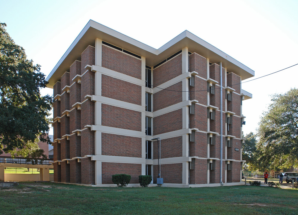 1529 Wahnish Way in Tallahassee, FL - Building Photo