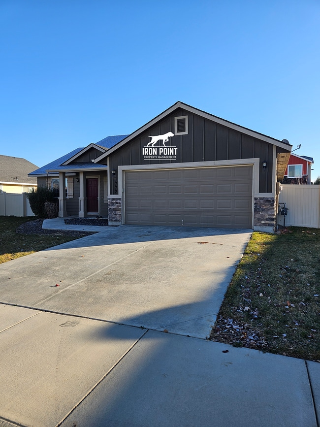 property at 1772 N Blush Ave