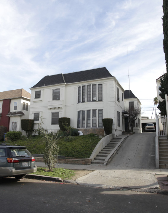 220-220 1/2 N Kenmore Ave in Los Angeles, CA - Building Photo