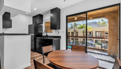 5300 E Waverly Dr in Palm Springs, CA - Building Photo - Building Photo