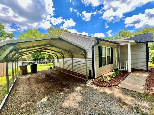 2113 Waxhaw Indian Trail Rd in Indian Trail, NC - Building Photo - Building Photo